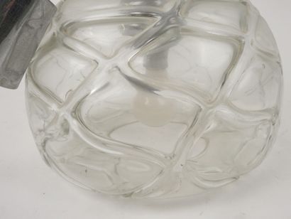 HANDARBEIT MUNDGEBLASEN.
Suspension en verre...