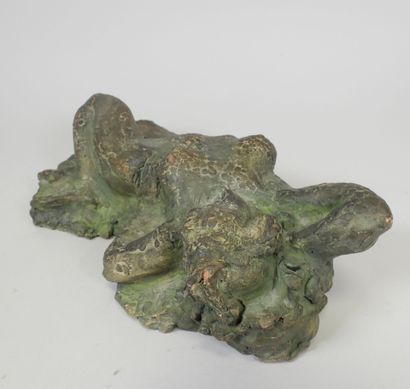 École du XXe. 
Femme nue allongée. 
Sculpture...