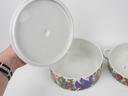 VILLEROY & BOCH.
Plat à anses et pot couvert...