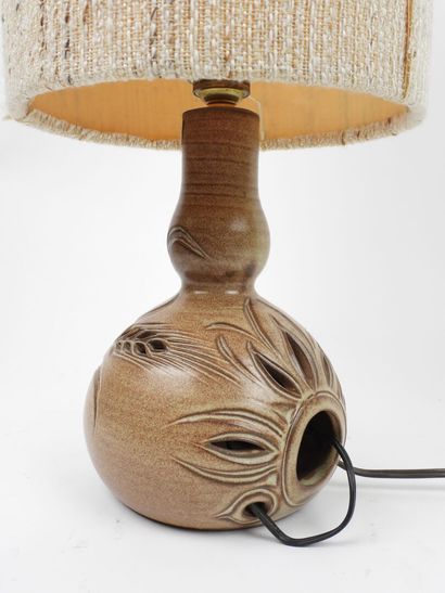 M. LANCE, à VALLAURIS.
Lampe en céramique...