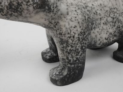C. ROCHE, XXe.
Ours polaire en céramique...