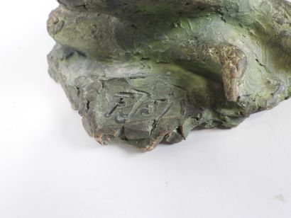 École du XXe. 
Femme nue allongée. 
Sculpture...