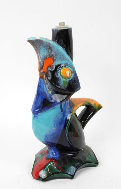 Pichet en céramique polychrome en forme de...