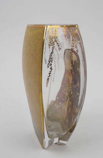 GOEBEL Artis Orbis.
Decorated glass vase...