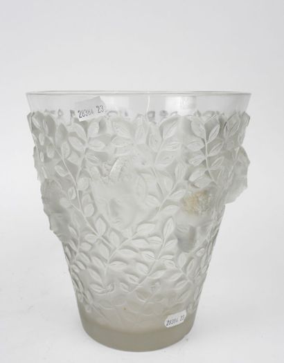 LALIQUE.
Pressed-molded glass vase, 