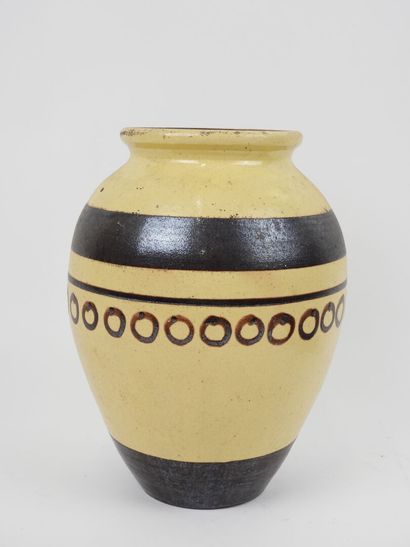 PRIMAVERA.
Vase en terre cuite à décor de...