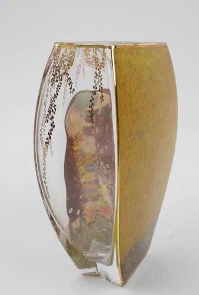 GOEBEL Artis Orbis.
Decorated glass vase...