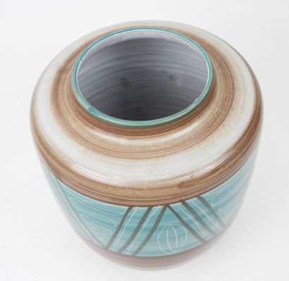 Vase en céramique à couverte brune et verte...