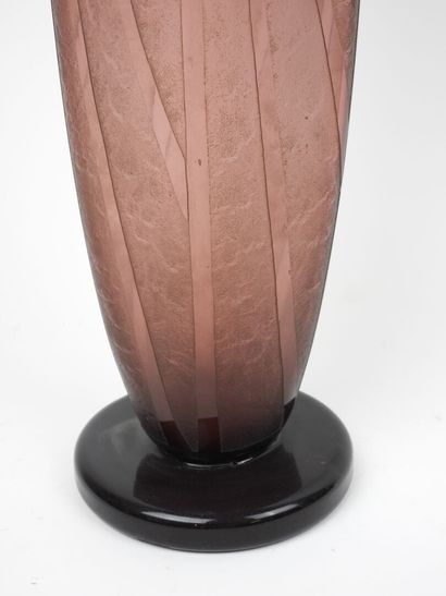 SCHNEIDER.
Large vase made of pink-tinted...