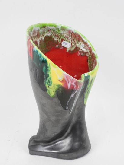 VALLAURIS, XXe.
Vase de forme libre en céramique...