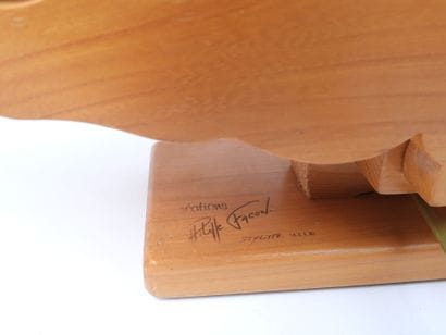 Philippe FACON (XXe). 
Lampe en bois clair...