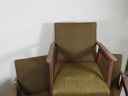 Suite de quatre fauteuils et deux tabourets...