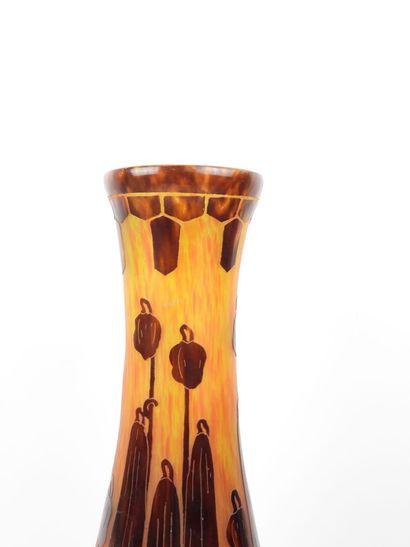 LE VERRE FRANCAIS.
Campanulas.
Large glass...