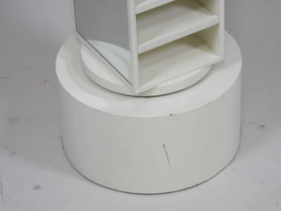 Meuble de présentation en bois laqué blanc...
