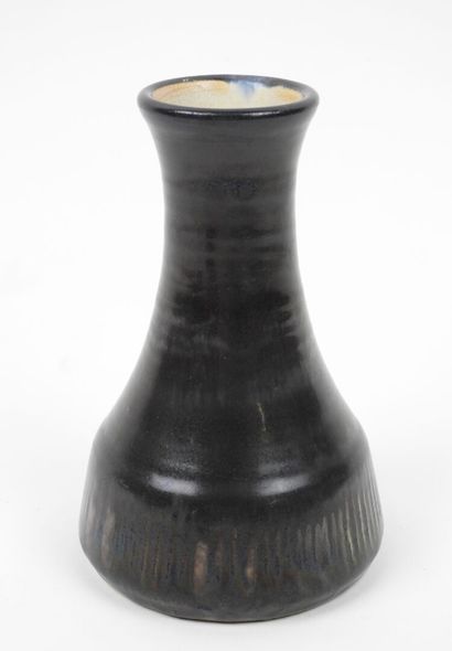 L'ATELIER L'ENCLOS à DIEULEFIT.
Vase en céramique...