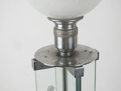 Lampe à base circulaire en métal chromé,...