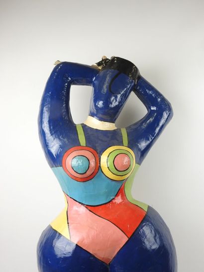 École du XXe.
Femme en papier mâché polychrome.
H.:...