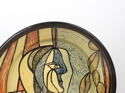 Grande coupe circulaire en céramique polychrome...