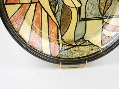 Grande coupe circulaire en céramique polychrome...
