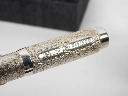 Michel AUDIARD (né en 1951).
Stylo en bronze...