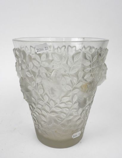 LALIQUE.
Pressed-molded glass vase, 