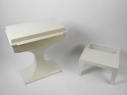 FLAIR HOLLAND - PRISUNIC éditeur. 
Coiffeuse...