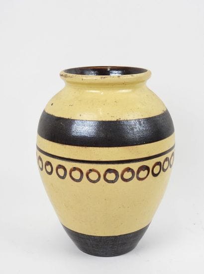 PRIMAVERA.
Vase en terre cuite à décor de...