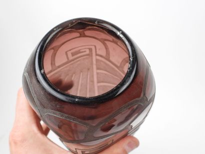SCHNEIDER.
Large vase made of pink-tinted...