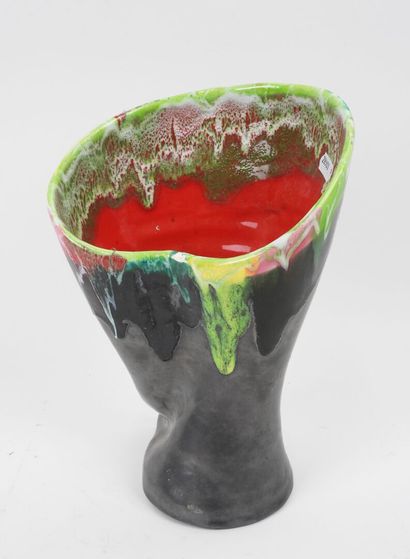 VALLAURIS, XXe.
Vase de forme libre en céramique...