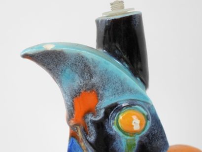 Pichet en céramique polychrome en forme de...