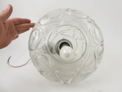 HANDARBEIT MUNDGEBLASEN.
Suspension en verre...