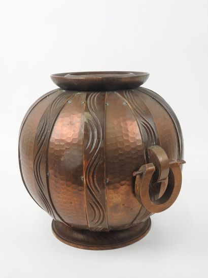 Gustave SERRURIER-BOVY (1858-1910).
Vase...
