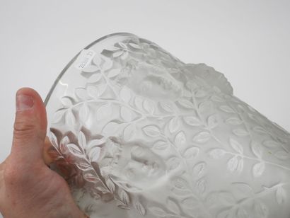 LALIQUE.
Pressed-molded glass vase, 