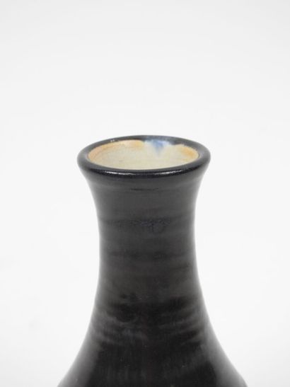 L'ATELIER L'ENCLOS à DIEULEFIT.
Vase en céramique...