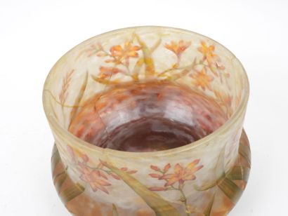 DAUM NANCY.
Large vase with a flattened body...