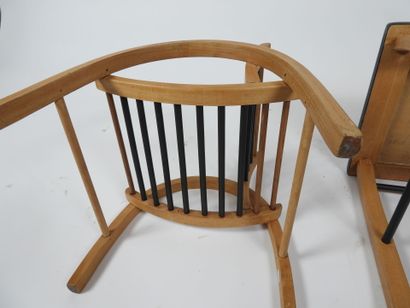 Bureau et chaise d'enfant en bois courbé...