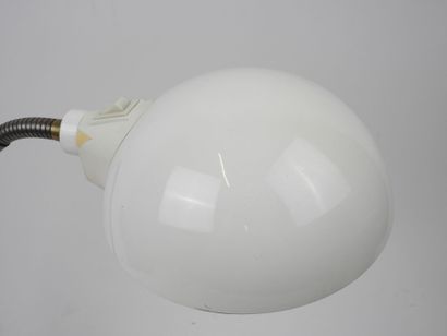 MASSIVE.
Lampe articulée en métal laqué blanc...