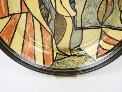 Grande coupe circulaire en céramique polychrome...