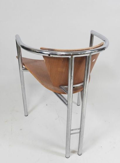 Série de quatre fauteuils à dossier courbé,...