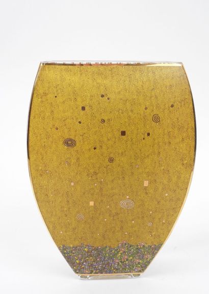 GOEBEL Artis Orbis.
Decorated glass vase...