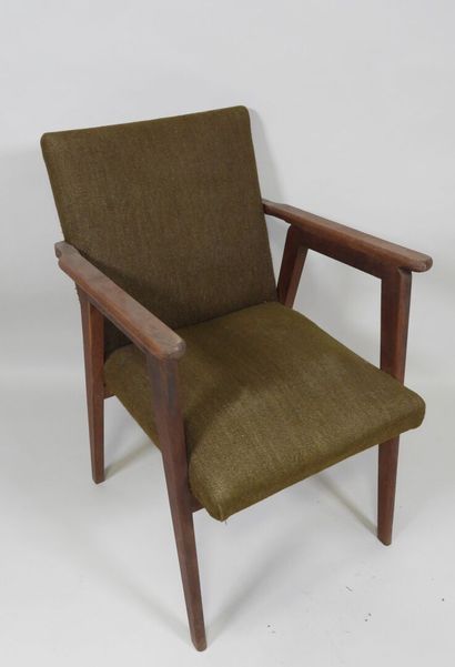 Suite de quatre fauteuils et deux tabourets...
