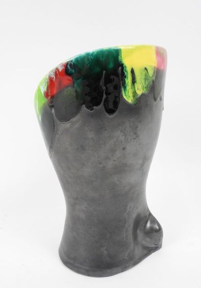 VALLAURIS, XXe.
Vase de forme libre en céramique...