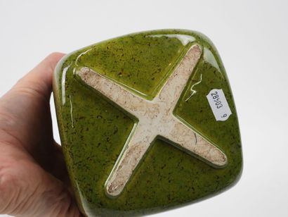 Vase soliflore en céramique émaillée verte...