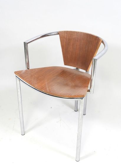 Série de quatre fauteuils à dossier courbé,...