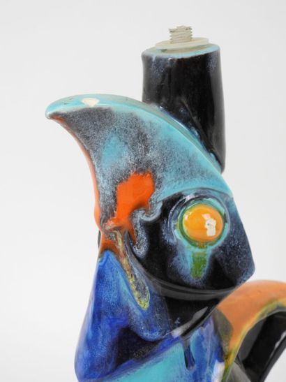Pichet en céramique polychrome en forme de...