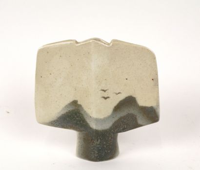 Yves MOHY (1929-2005) et VIREBENT.
Vase aplati...