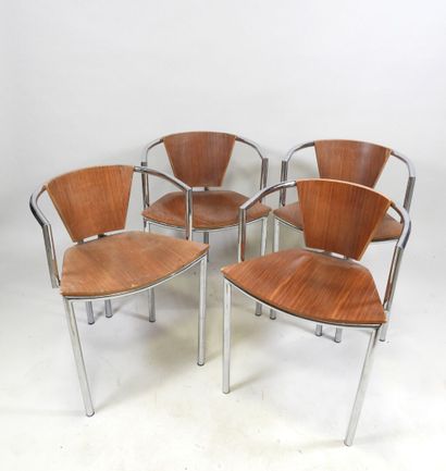 Série de quatre fauteuils à dossier courbé,...