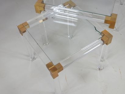 Suite de trois tables gigognes en plexiglas...
