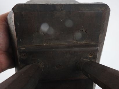 Chaise de vacher ou traite en bois sculpté,...