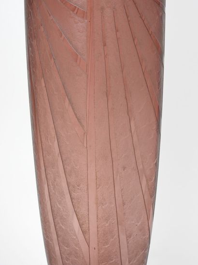SCHNEIDER.
Large vase made of pink-tinted...